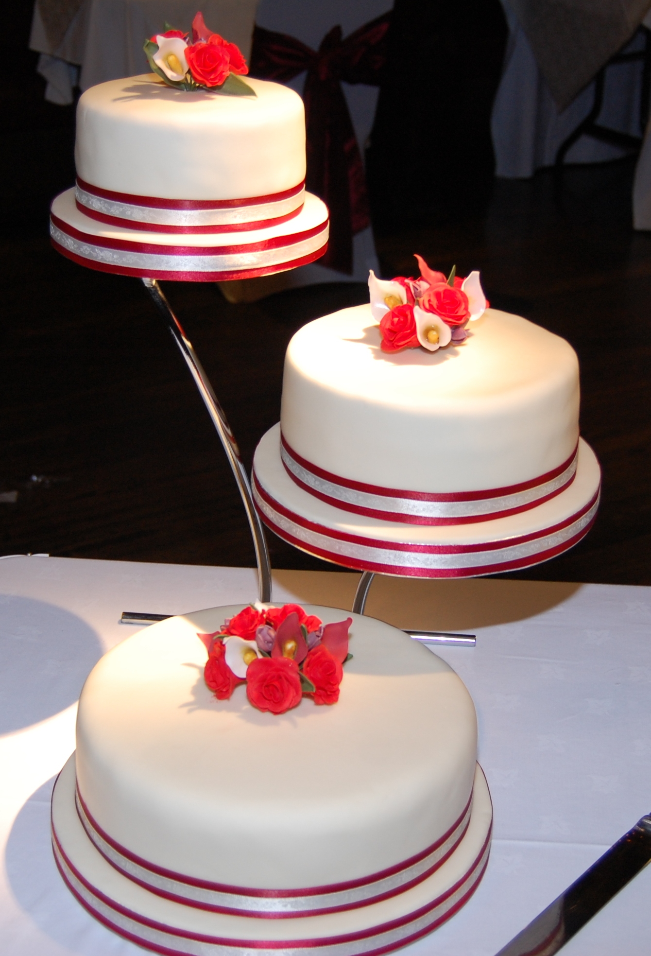 tier wedding cake with roses and calla lilies – Hours of Fun